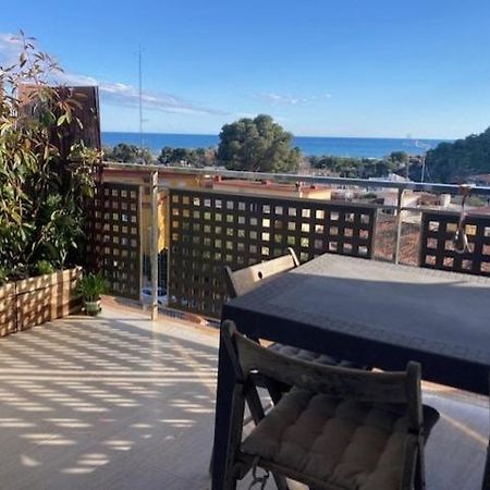 Apartamento Con Vistas Al Mar Castelldefels Bagian luar foto