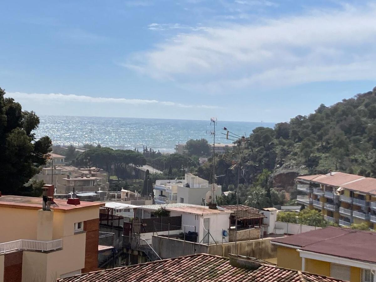 Apartamento Con Vistas Al Mar Castelldefels Bagian luar foto