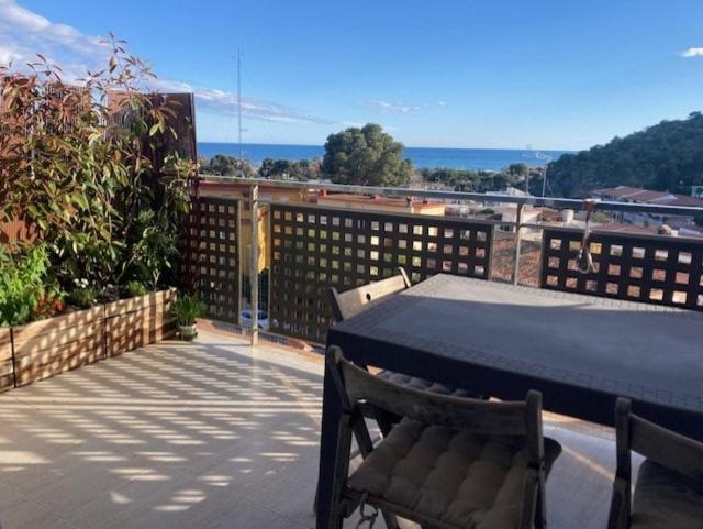 Apartamento Con Vistas Al Mar Castelldefels Bagian luar foto